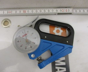 Микрометр
Foliendickenmessgerät F 1101/30-0,1
mit dem Feinzeigermesswerk
mit Messeinsatz Form
mit Aufdruck Käfer Kaefer / Käfer